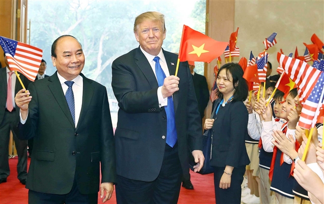 Thủ tướng Nguyễn Xuân Phúc và Tổng thống Mỹ Donald Trump tại cuộc gặp ở trụ sở Chính phủ ngày 27/2/2019. (Ảnh: TTXVN)