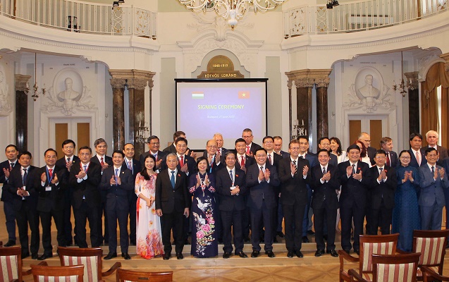Chủ tịch Quốc hội Vương Đình Huệ dự Diễn đàn hợp tác giáo dục Việt Nam-Hungary.