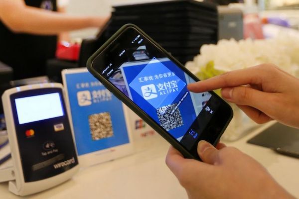 Trung Quốc có có hai ông lớn trong thị trường thanh toán di động bán lẻ là Alipay và Tencent Pay với 98% thị trường
