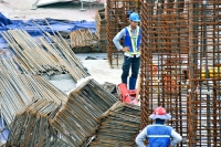 Giá thép tăng cao - Doanh nghiệp xây dựng đứng trước nguy cơ… “vỡ trận”
