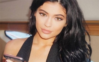 Ngôi sao Kylie Jenner kiếm 1 triệu USD chỉ bằng 1 bài đăng trên mạng xã hội Instagram