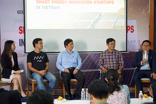 Các chuyên gia thảo luận về cơ hội startup năng lượng thông minh tại TP HCM.
