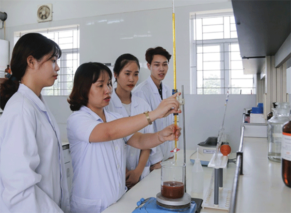 Sinh viên khoa Công nghệ Hóa, Đại học Công nghiệp Hà Nội với nghiên cứu khoa học ứng dụng xử lý nước thải xỉ mạ từ bùn đỏ Tây Nguyên.