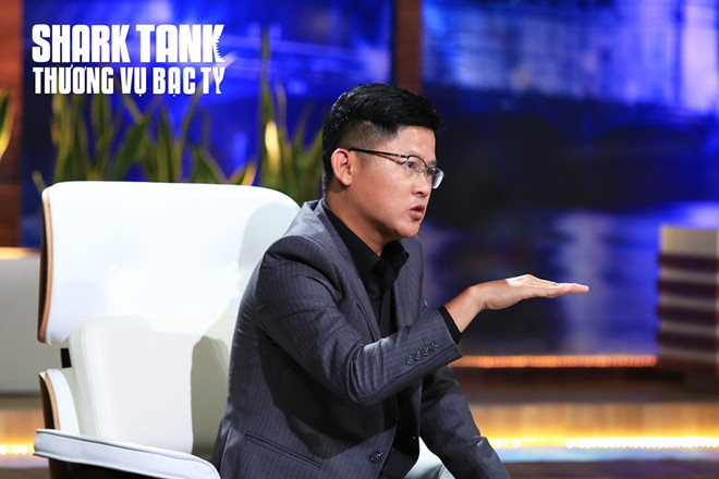 Shark Dũng ấn tượng với founder Trương Đức Thắng và đề nghị đầu tư. Ảnh: Shark Tank Việt Nam.