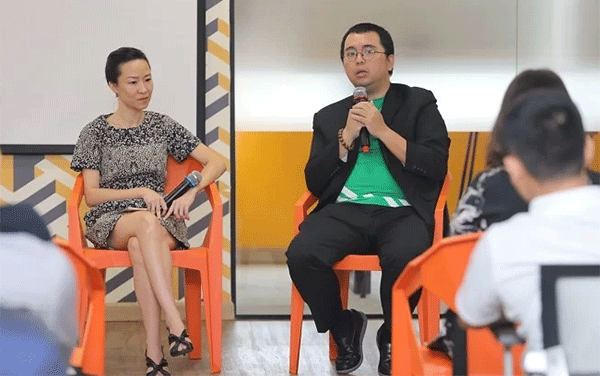 Anh Nguyễn Tuấn Anh (phải) chia sẻ chiến lược giúp startup mở rộng thị trường. Ảnh: Thành Nguyễn.