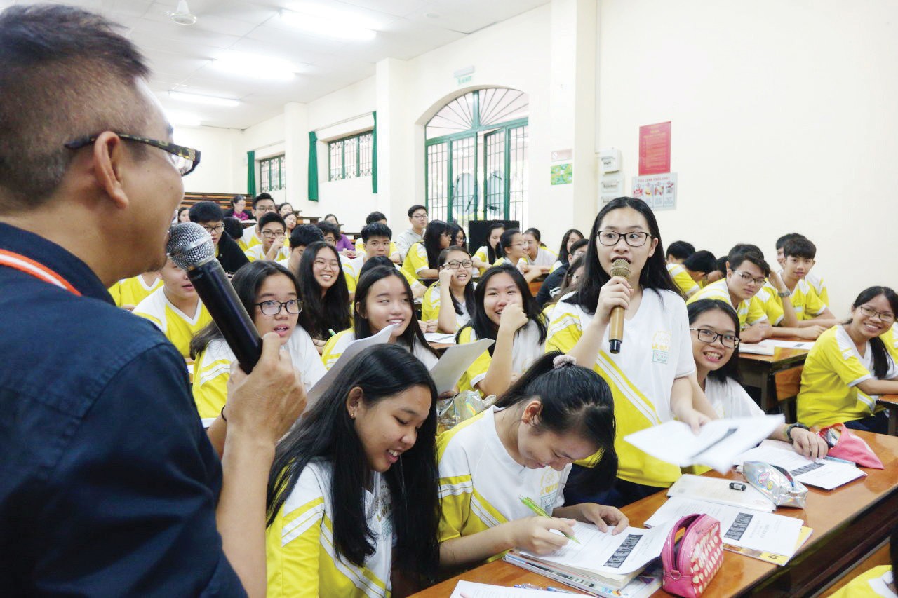 Cách dạy sử liên tục hỏi - đáp, tương tác giúp học sinh hứng thú tại Trường THPT Lê Quý Đôn (TP.HCM) Ảnh: NHƯ HÙNG
