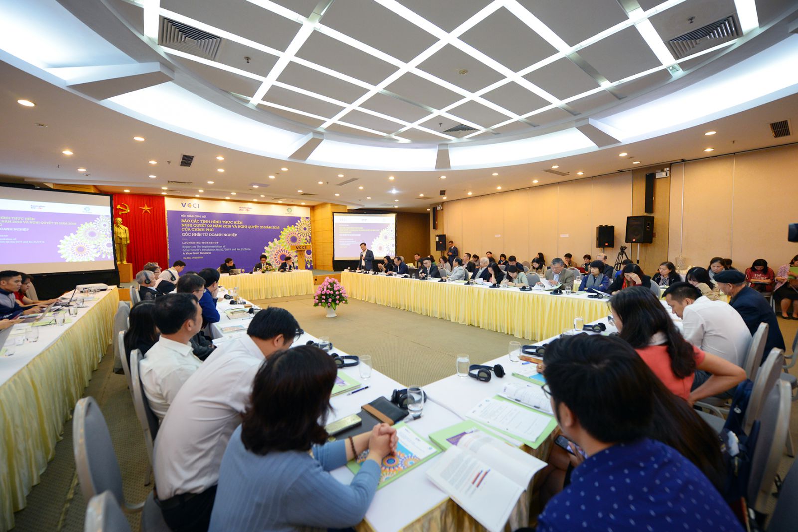 p/Hội thảo công bố báo cáo tình hình thực hiện nghị quyết 02 năm 2019 và nghị quyết 35 năm 2016 của Chính phủ, góc nhìn từ doanh nghiệp do VCCI tổ chức đã khẳng định: Việt Nam phải vượt ít nhất 42 bậc nữa về môi trường kinh doanh để có thể bước vào nhóm 4 ASEAN .