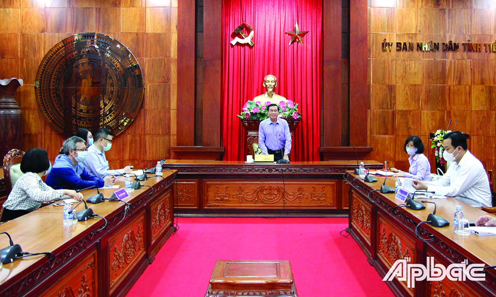 p/Ông Lê Văn Hưởng, Chủ tịch UBND tỉnh làm việc với các nhà đầ tư.