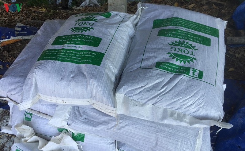 Các sản phẩm phân hữu cơ trùn quế đóng bao bì, đưa đi tiêu thụ tại khu vực ĐBSCL