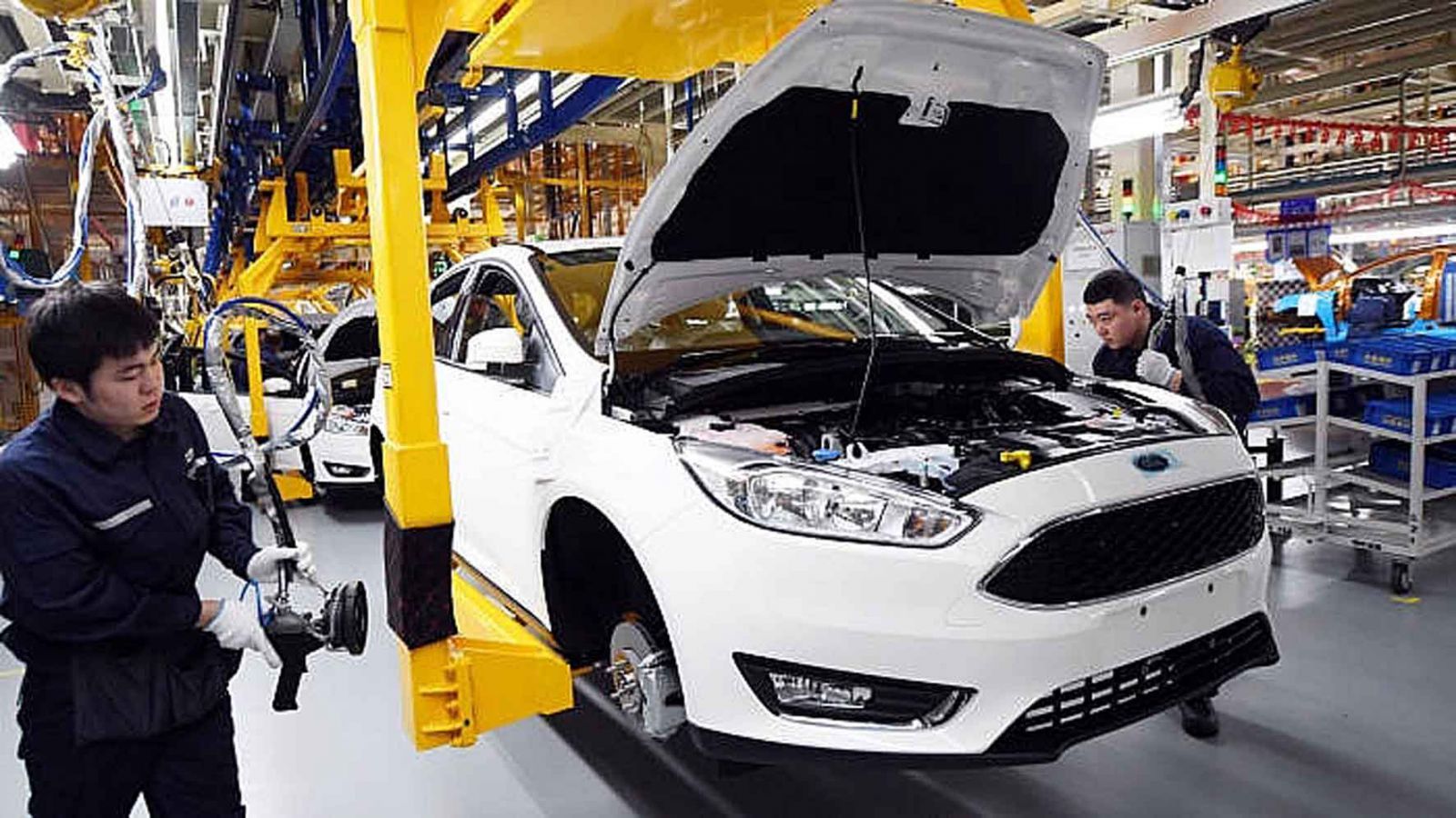 p/Ford đã cắt giảm hàng nghìn lao động hợp đồng để chuẩn bị rút khỏi Trung Quốc. Nguồn: Reuters