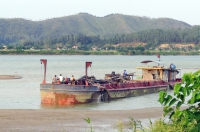 Nhiều tàu khai thác cát “náo loạn” sông Lam (Kỳ II): Quy định đã có nhưng địa phương vẫn lúng túng