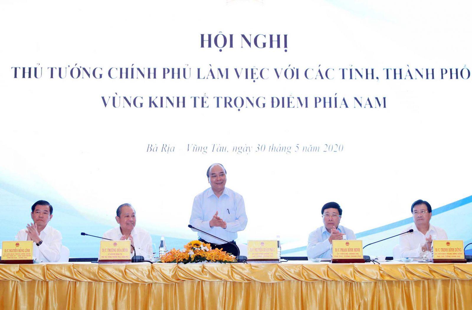 p/Thủ tướng Nguyễn Xuân Phúc chủ trì làm việc với các tỉnh, thành phố Vùng kinh tế trọng điểm phía Nam.
