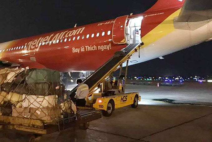 Ngoài những chuyến bay giải cứu hành khách, Vietjet đã thực hiện nhiều chuyến bay vận chuyển hàng hóa, trang thiết bị y tế phòng chống dịch COVID-19.