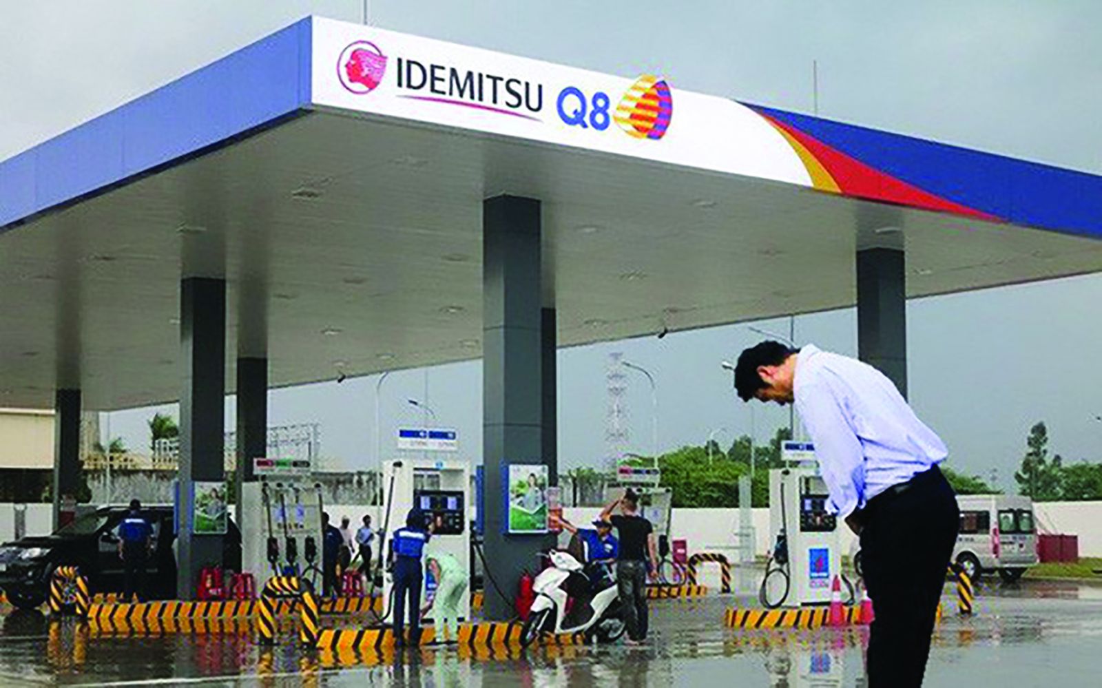 p/Công ty TNHH xăng dầu Idemitsu Q8 là doanh nghiệp 100% vốn đầu tư nước ngoài đầu tiên được cấp phép tham gia thị trường bán lẻ xăng dầu tại Việt Nam.
