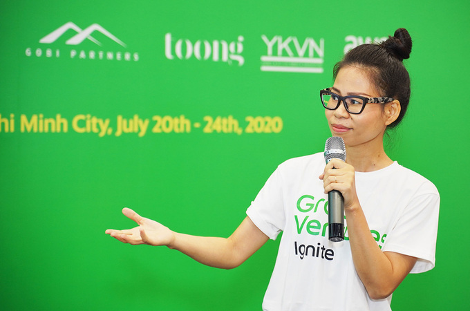 Bà Nguyễn Thái Hải Vân - CEO của Grab Việt Nam chia sẻ với các startup về những biến đổi trong hành vi người tiêu dùng sau COVID-19.