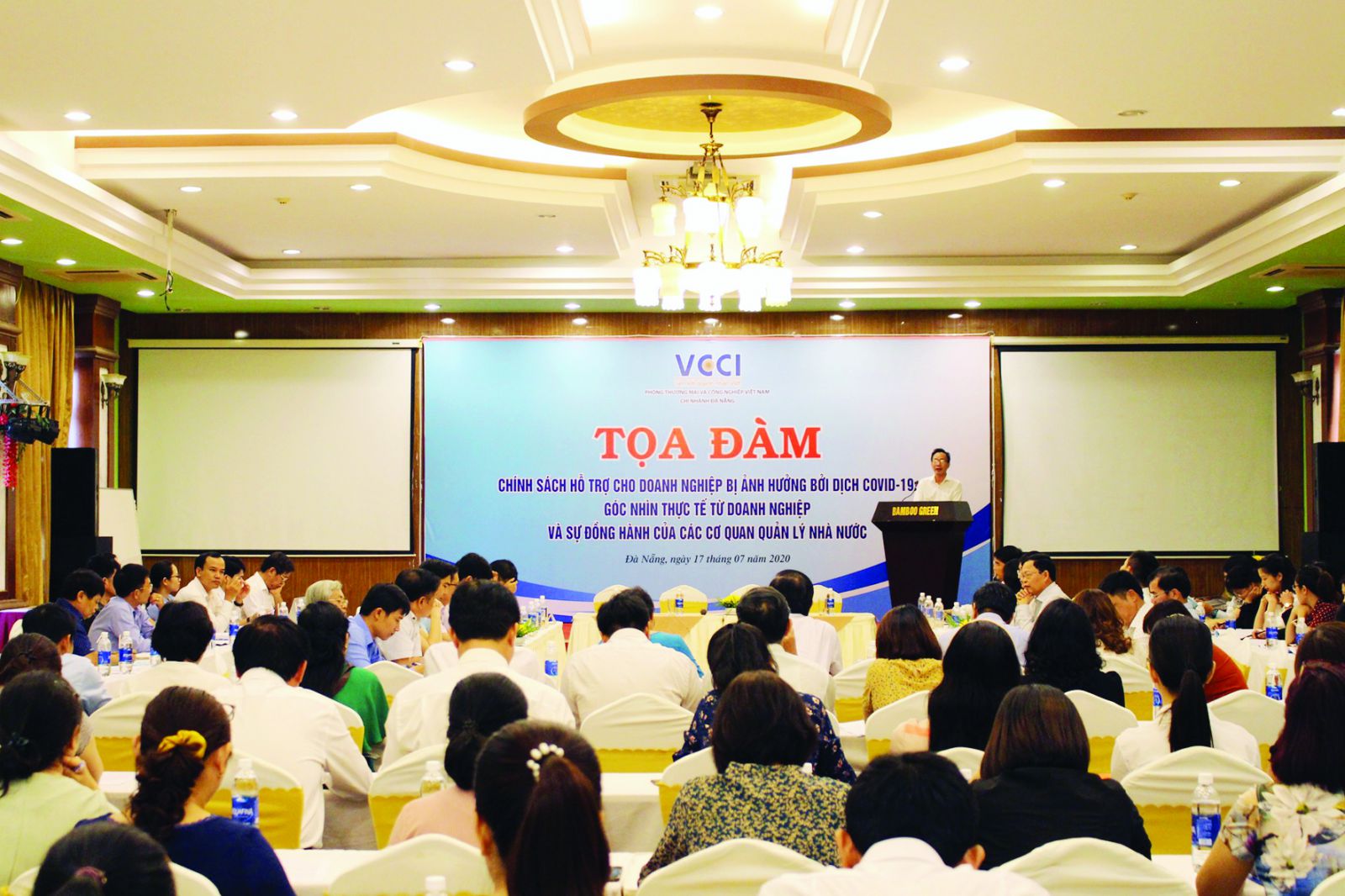  Khảo sát của Phòng Thương mại và Công nghiệp Việt Nam mới đâyp/chỉ ra, mới có khoảng 3% doanh nghiệp nhận được các hỗ trợ từ chính sách khắc phục khó khăn do dịch COVID–19. Ảnh: Quốc Tuấn