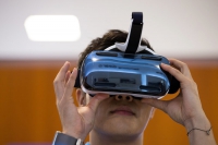 Thâu tóm công ty khởi nghiệp VR Spaces, Apple sẽ sớm ra mắt kính thực tế ảo?