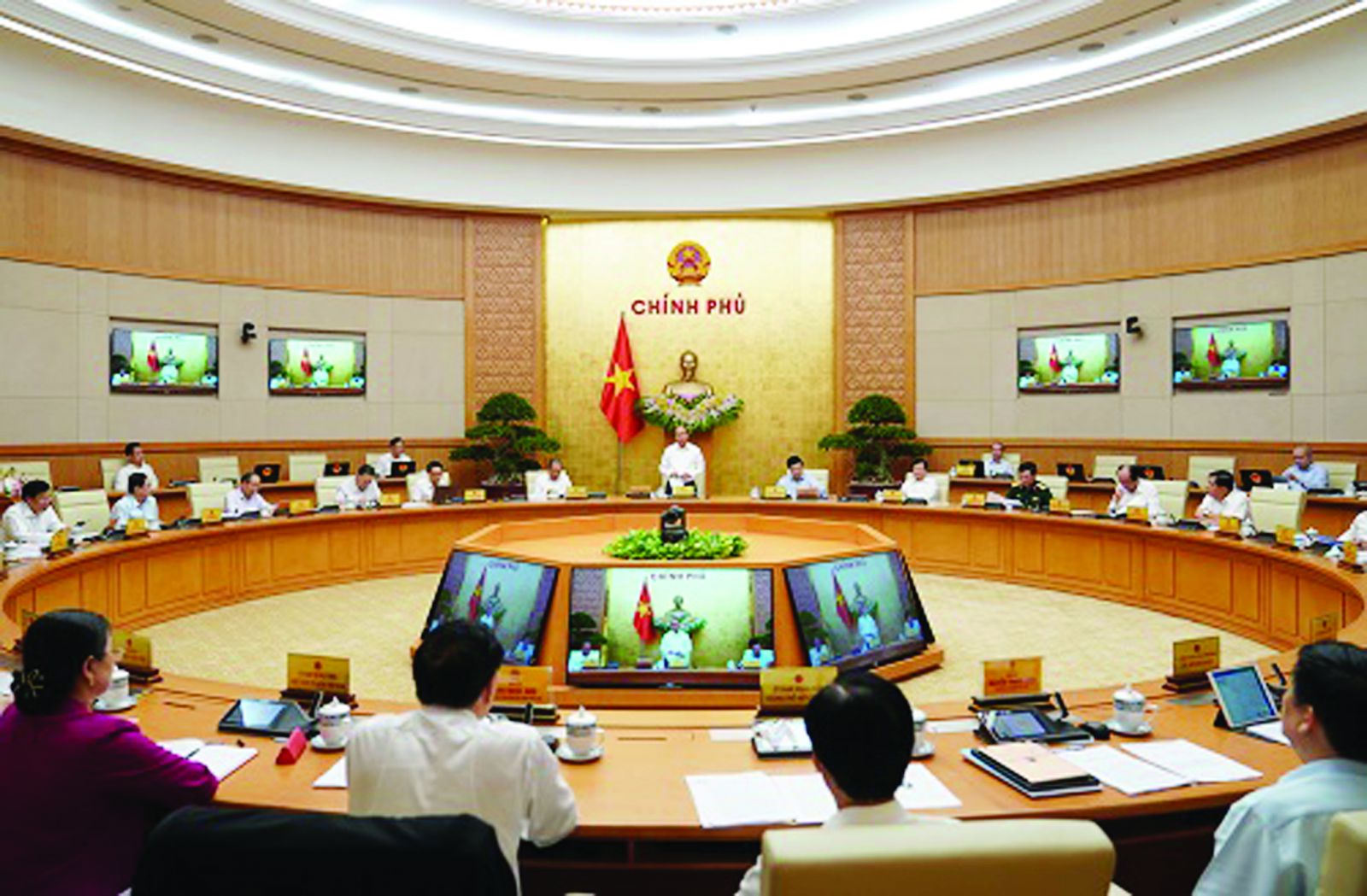  Thủ tướng Nguyễn Xuân Phúc chủ trì phiên họp Chính phủ thường kỳ tháng 9, nhìn lại 3/4 chặng đường của năm 2020.p/Ảnh: TTX