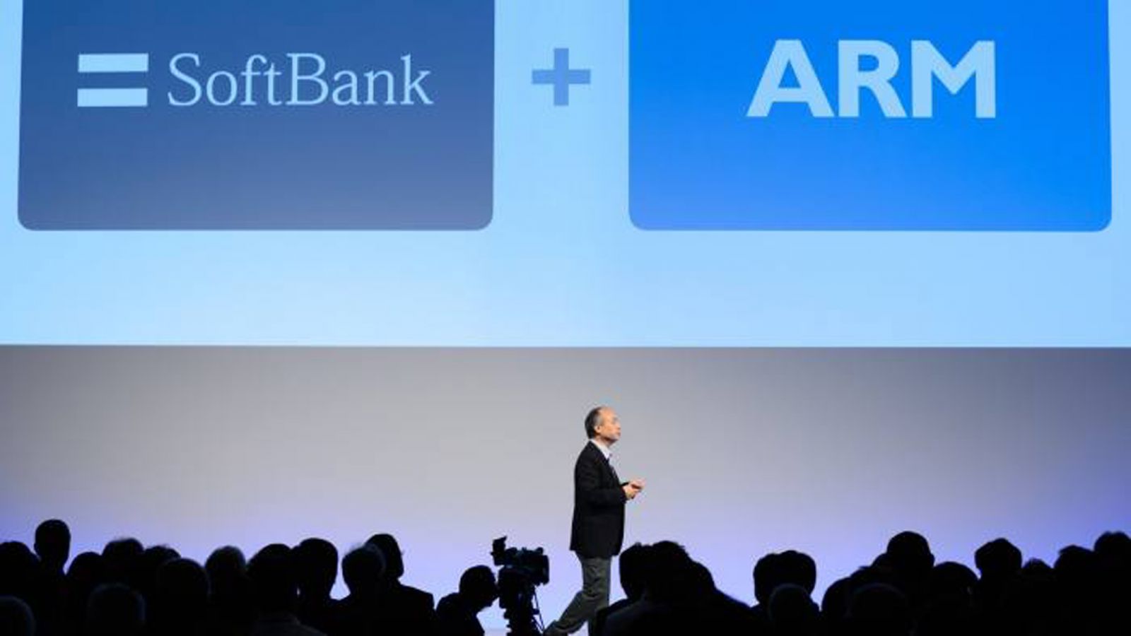  SoftBank bán ARM cho Nvidia sẽ giúp Mỹ “bá chủ” trong lĩnh vực sản xuất chip toàn cầu. (SoftBank từng mua công ty công nghệ của Anh 4 năm trước với giá 32 tỷ USD. Ảnh: Bloomberg)