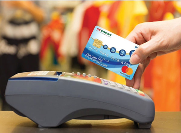 Nhờ nhóm thẻ tín dụng tăng mạnh, FE Credit hỗ trợ tích cực nhu cầu mua sắm của khách hàng