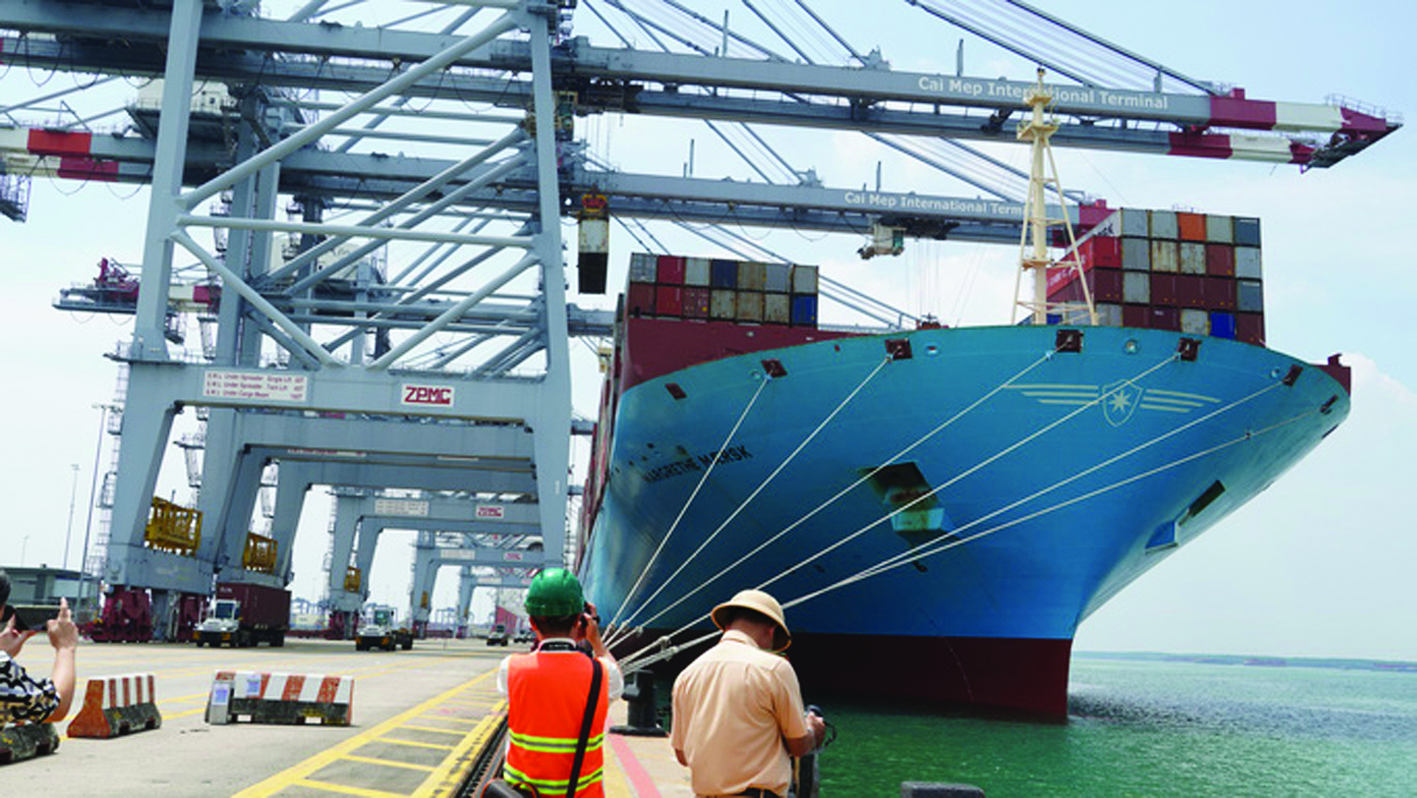  Tàu Margrethe Maersk - tàu container có trọng tải 214,121 DWT, đã cập cảng Quốc tế Cái Mép, đánh dấu mốc quan trọng cho bản đồ hàng hải Việt Nam. Ảnh: LĐ