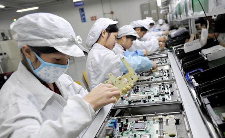  Theo Reuters, Apple đang yêu cầu Foxconn chuyển một số hoạt động lắp ráp từ Trung Quốc sang Việt Nam. 