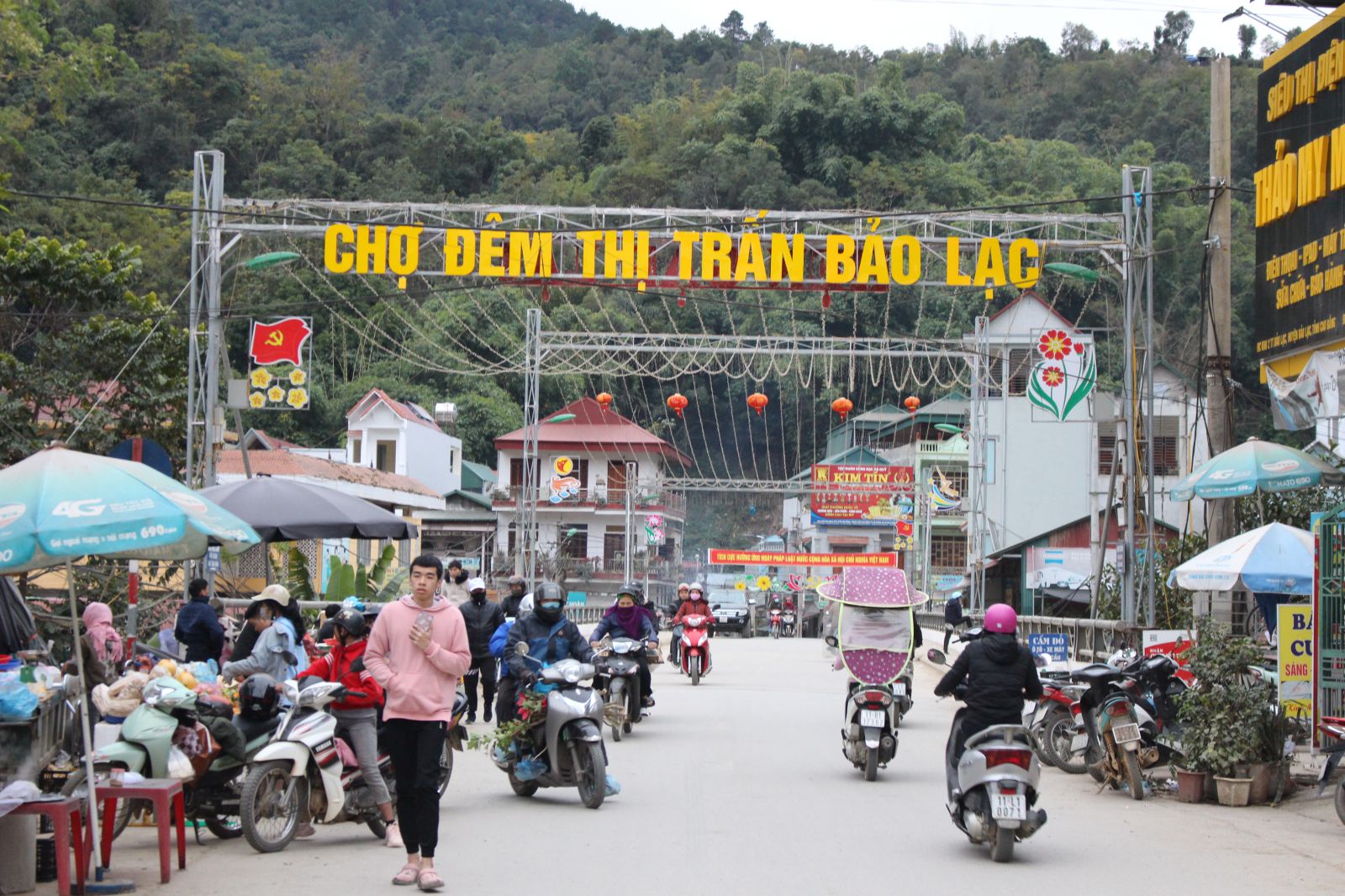  Chợ đêm thị trấn Bảo Lạc