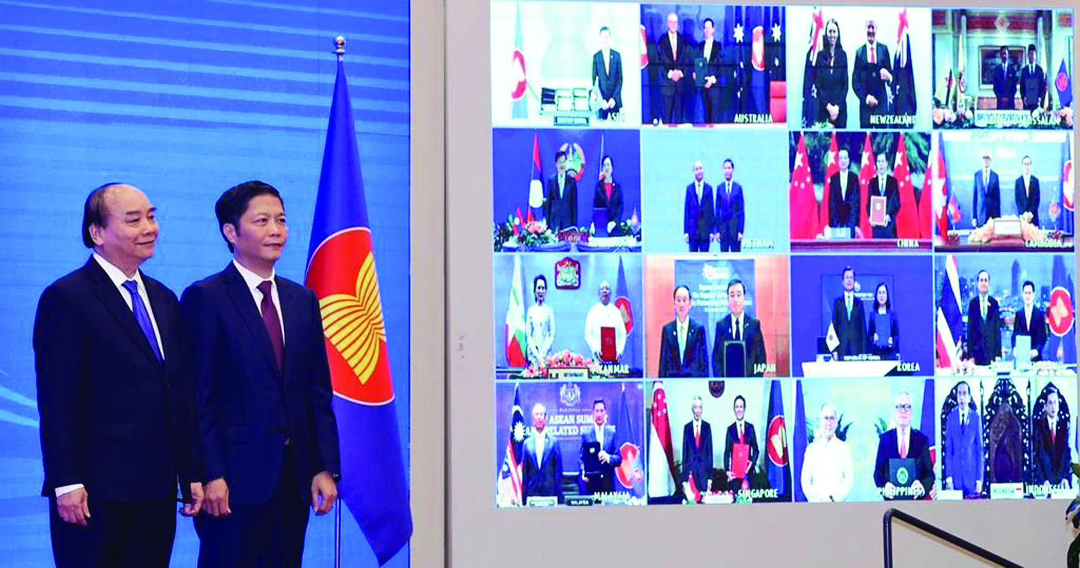  Thủ tướng Nguyễn Xuân Phúc - Chủ tịch ASEAN 2020, Bộ Trưởng Bộ Công thương Trần Tuấn cùng đại diện các quốc gia tại Lễ ký Hiệp định Đối tác Kinh tế Toàn diện Khu vực (RCEP) theo hình thức trực tuyến ngày 15/11/2020. Ảnh: TTXVN