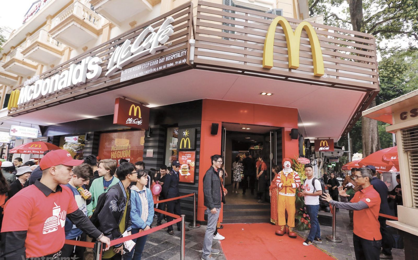 Các cửa hàng nhượng quyền McDonald tại Việt Nam thường có vị trí đẹp và diện tích rộng.