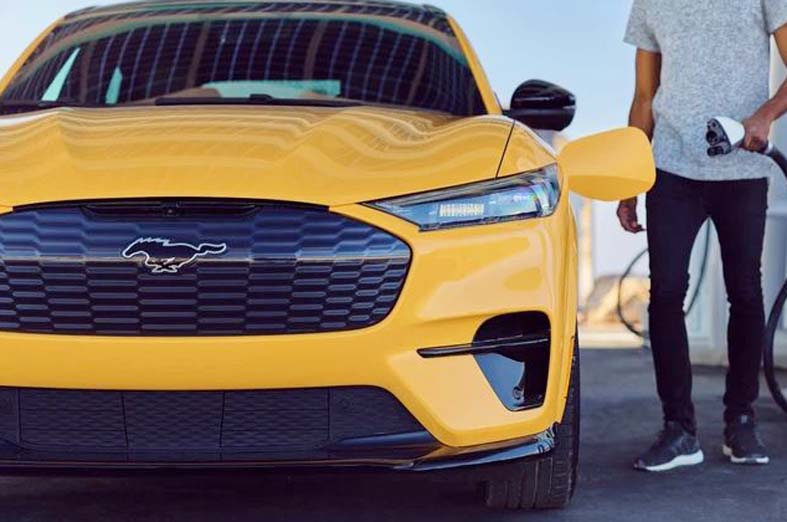 Ford tung ra chiếc xe điện Mustang Mach-E để cạnh tranh với Tesla. Ảnh: S.T