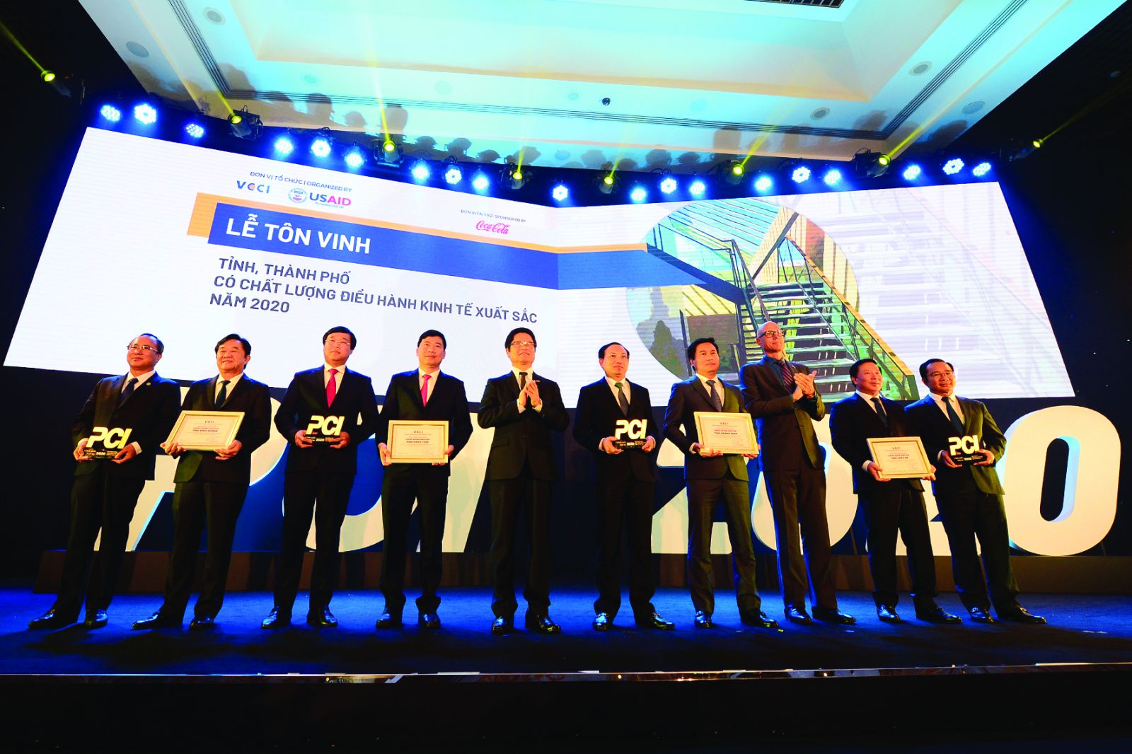  Sáng 15/4, Phòng Thương mại và Công nghiệp Việt Nam (VCCI) phối hợp với Cơ quan Phát triển Quốc tế Hoa Kỳ (USAID) tổ chức lễ công bố Báo cáo thường niên Chỉ số Năng lực cạnh tranh cấp tỉnh (PCI) 2020. Ảnh Quốc Tuấn.