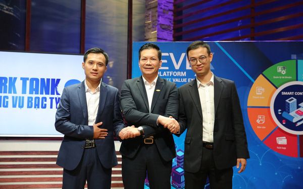 Ông Tuấn Việt và Quốc Hưng, đồng sáng lập Revex, tham gia chương trình kêu gọi 1 triệu USD cho 10% cổ phần công ty