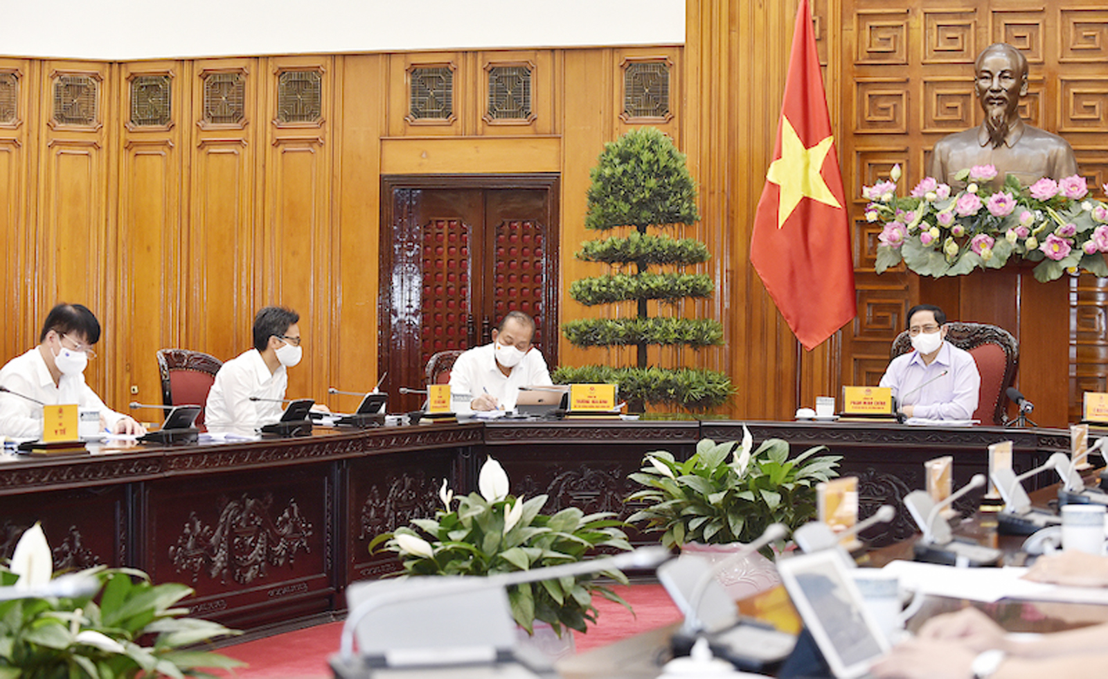  Thủ tướng Phạm Minh Chính khẳng định tại cuộc họp Thường trực Chính phủ 17/5: Tấn công và phòng ngự chủ động là thực hiện tốt 5K+vaccine.p/Ảnh: Nhật Bắc