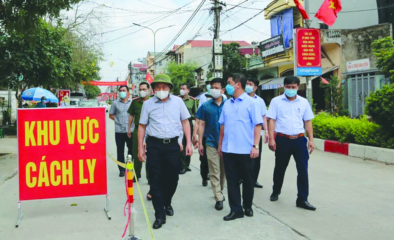  Ông Hồ Tiến Thiệu – Phó Bí thư Tỉnh ủy, Chủ tịch UBND tỉnh Lạng Sơn đi kiểm tra công tác phòng dịch tại huyện Tràng Định.