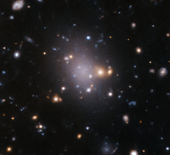Một trong các thiên hà ma quái vừa được tìm thấy - Ảnh: ESO