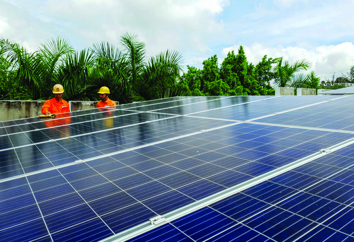  Sử dụng điện mặt trời mái nhà trong hoạt động kinh doanh sản xuất giúp doanh nghệp giảm chi phí sản xuất. 