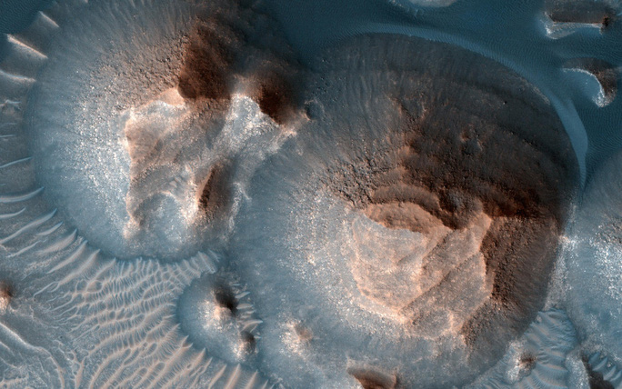 Arabia Terra của Sao Hỏa được bao phủ bởi trầm tích chứa tro núi lửa cổ đại - Ảnh: NASA