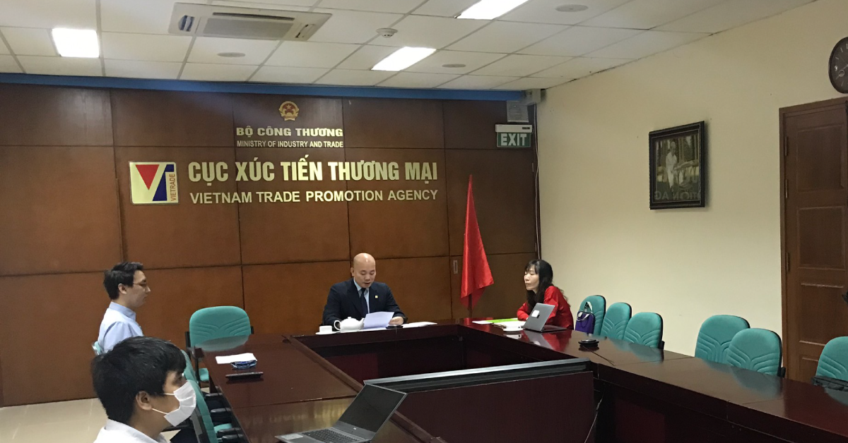 Ông Vũ Bá Phú - Cục trưởng Cục XTTM, đọc diễn văn khai mạctrình qua hình thức trực tuyến