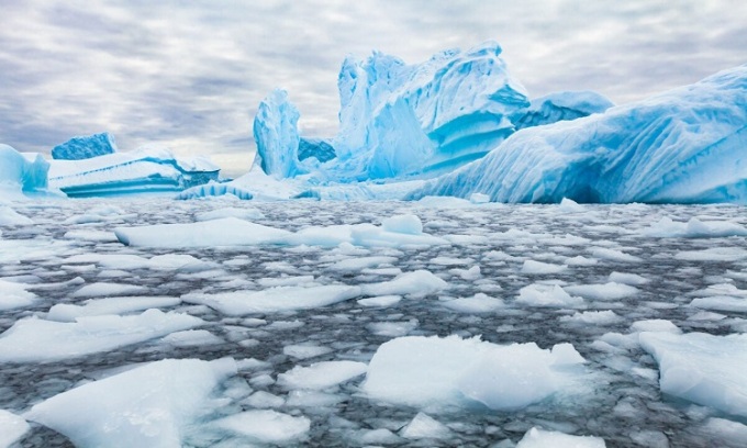 Những núi băng trôi màu xanh ở Nam Cực. Ảnh: iStock