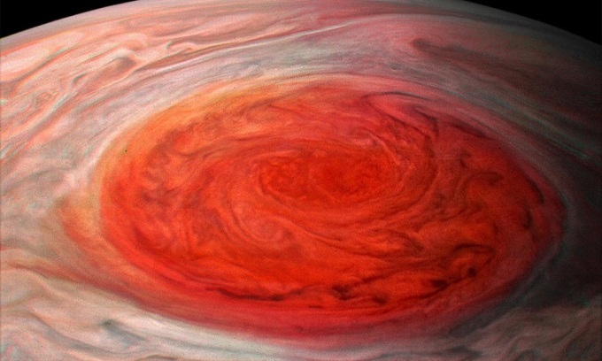 Vết đỏ lớn là siêu bão nổi tiếng gắn liền với sao Mộc. Ảnh: CBS