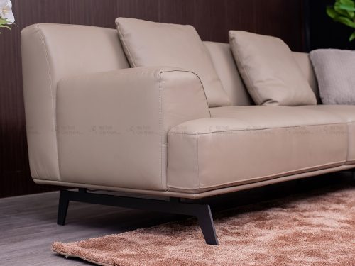 Sự chau chuốt từ hình dáng đến đường kim mũi chỉ tạo nên thần thái sang chảnh hiếm có bền vững cho chủ nhân sở hữu bộ sofa này.