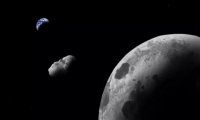 Mảnh vỡ của Mặt Trăng bay cực gần Trái Đất