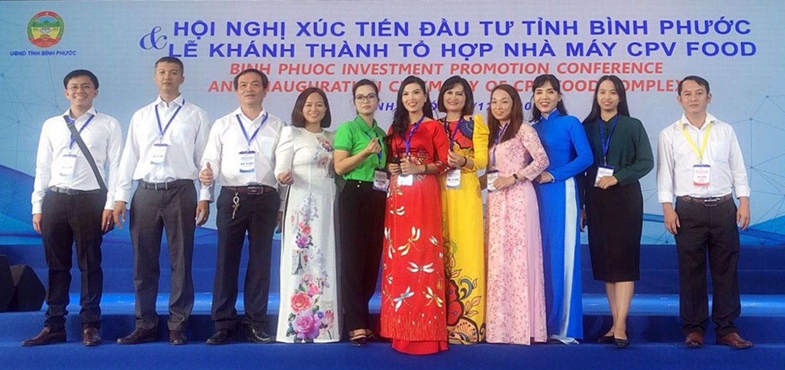  Phó Giám đốc Sở Kế hoạch và Đầu tư Nguyễn Đức Thành (thứ 3 từ trái sang) cùng các nhà đầu tư tại Hội nghị Xúc tiến đầu tư tỉnh Bình Phước.