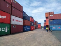 Doanh nghiệp Việt bị "o ép" phí mất cân bằng container