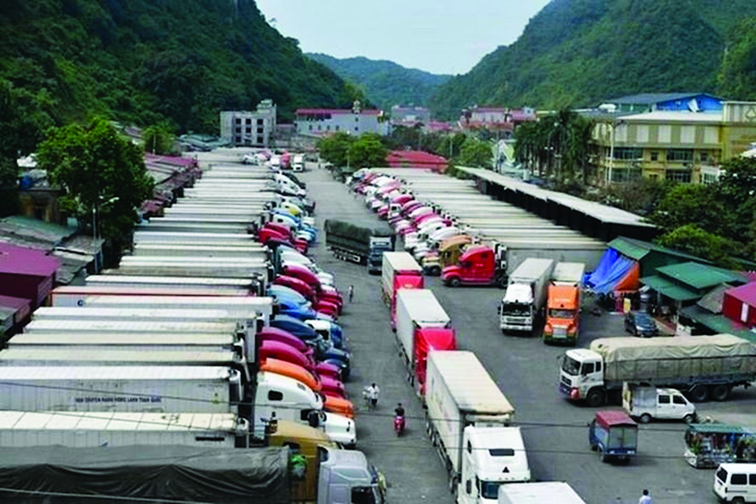  Nhiều container nông sản của Việt Nam bị ùn ứ ở cửa khẩu phía Bắc