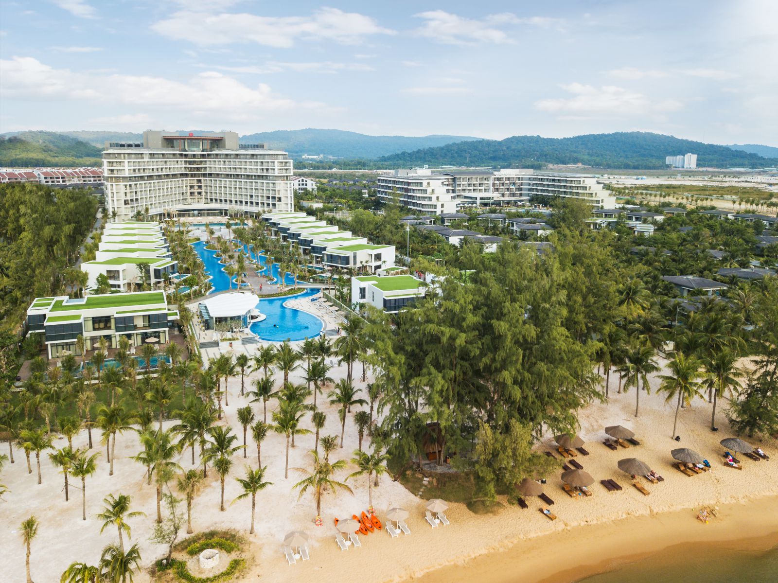 Best Western Premier Sonasea Phu Quoc là khu nghỉ dưỡng được yêu thích nhất năm 2020 tại lễ trao giải “Dự án đáng sống 2020”.