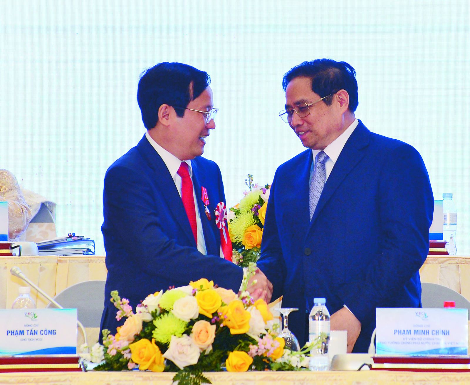 Thủ tướng Phạm Minh Chính và Chủ tịch VCCI Phạm Tấn Công tại Đại hội đại biểu toàn quốc VCCI.