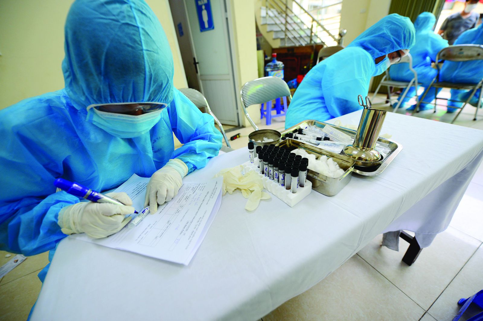 Việt Nam đã và đang có bước đi thần tốc trong việc tiêm chủng và khống chế dịch COVID-19.