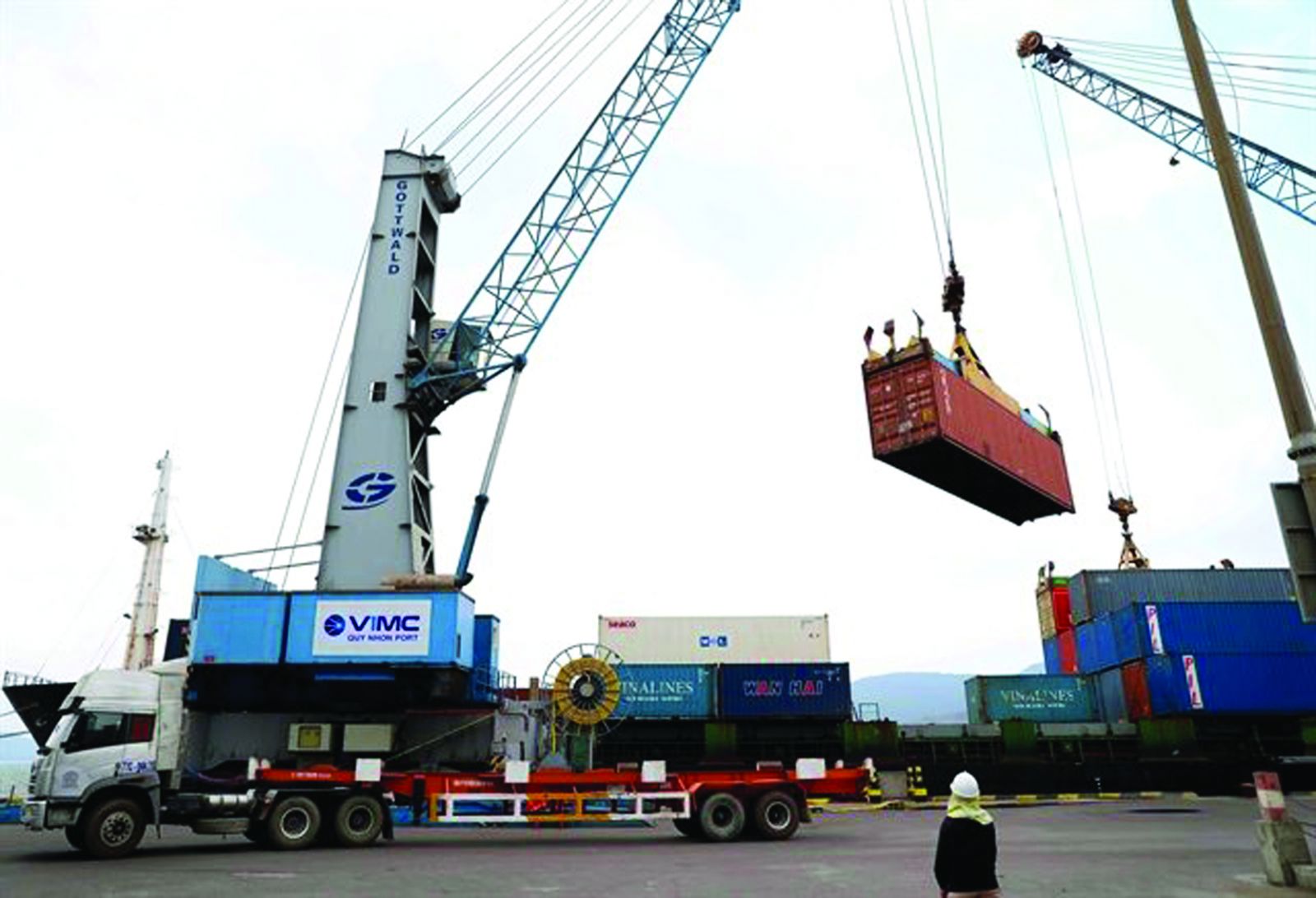  Thiếu hụt container nên khó khăn cho doanh nghiệp xuất khẩu.p/Ảnh: Lệ An