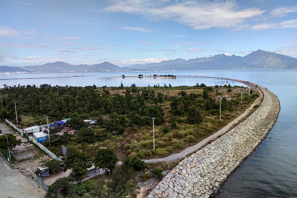  Gần 15 năm tính từ thời điểm ra đời, dự án lấn biển The Sunrise Bay tại Đà Nẵng đến thời điểm hiện tại vẫn chưa hoàn thành.